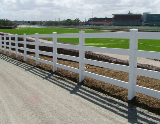You are currently viewing Wood vs Vinyl Fencing: Which Is Better?